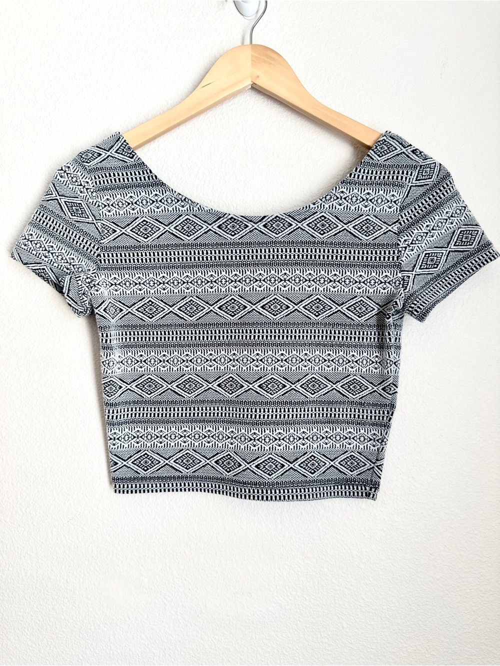 H&M Women’s Black & White Geometric Crop Top Size S
